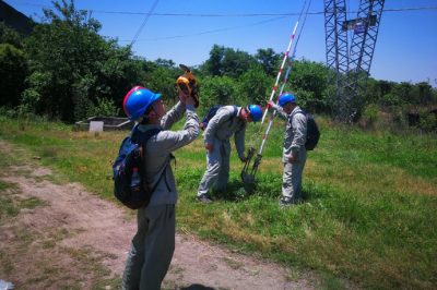 湖北電力：高溫下巡線，為軍運(yùn)會(huì)保駕護(hù)航