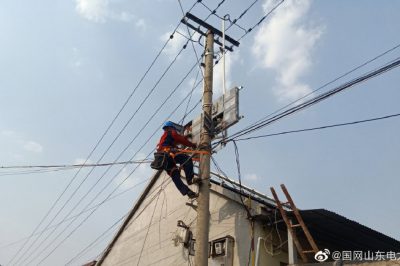 東營供電公司對牛莊鎮魏家村進行低壓改造