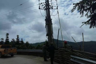 新邵供電公司潭府所組織人員進行線路巡視，消除設備隱患
