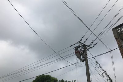 江夏區供電公司野外作業設備運維，迎峰度夏