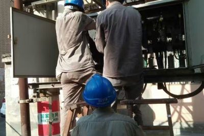 竹山縣供電公司對低壓配電柜、開關(guān)、漏電保護(hù)器和客戶側(cè)用電設(shè)備消除缺陷