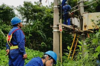 漢中供電公司排查轄區(qū)內(nèi)的變電站、輸電線路、供電設(shè)施