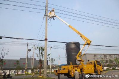 10千伏線路帶電作業(yè)，保障太平紙業(yè)公司夏季可靠供電