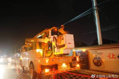 10千伏王石線開展檢修作業，新上400千伏安箱變一臺