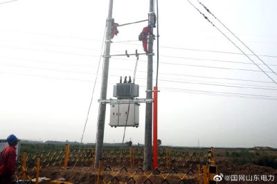 鹽窩鎮養殖示范小區配電網安裝變壓器3臺，容量共計1000千伏安