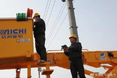 國網衡水市桃城區供電公司采用帶電作業方式減少停電次數和時間