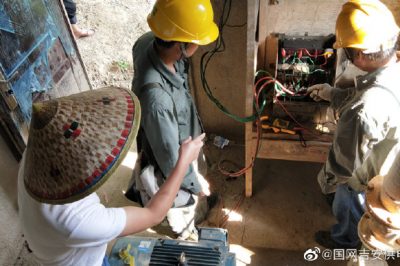 吉安供電公司為永豐縣潭頭當元村村民義務檢修排灌配電設備
