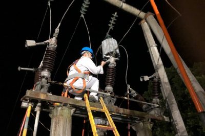益陽供電公司消除35千伏泥石線4063隔離開關B相觸頭發熱缺陷