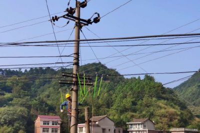 武橋供電所10kV武花線網改搭火聯頭順利完成