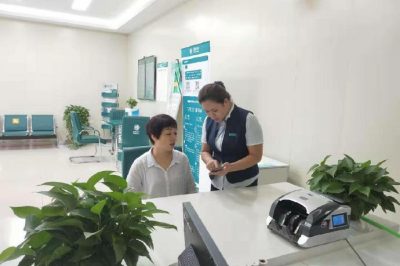 潼關縣供電公司為客戶宣傳掌上電力優化客戶用電體驗