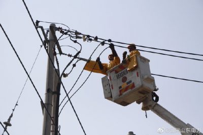 山亭區桑村鎮配七臺區進行變壓器帶電增容