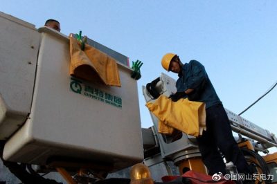 帶電完成金城路13號(hào)桿分段開(kāi)關(guān)消缺工作