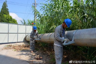 太倉市供電公司新塘鎮(zhèn)10千伏塘南線沿線對(duì)32號(hào)桿進(jìn)行遷移