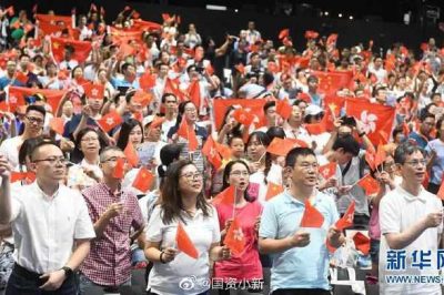 “香港，拉緊我的手！”
