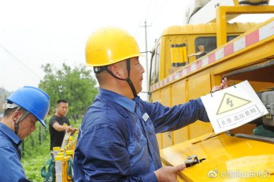 10千伏青川線12號桿帶電作業安裝分界開關