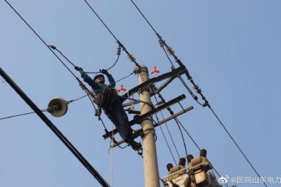 廣饒縣供電公司對10千伏生金線開展檢修作業
