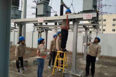 沭陽縣供電公司大學生員工開展現場設備操作