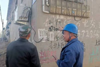 國網晉州市公司檢查居民用電線路