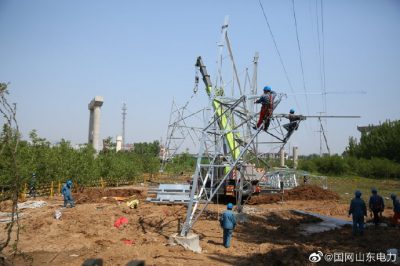 加快施工組立鐵塔 保障電網供電可靠