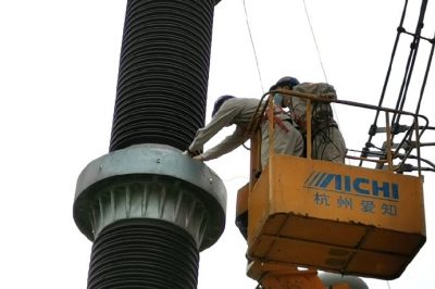 做避雷器試驗，護大電網安全