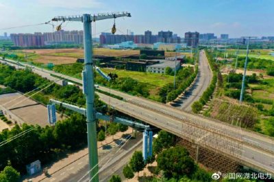 遷改線路，為重點企業擴建讓道