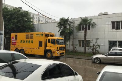 315千伏安應急發電車為汽車4S店持續供電