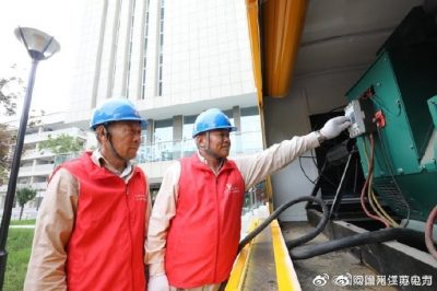巡視配電室設(shè)備為中考保電護航