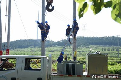 冒高溫安裝變壓器 服務新農村建設