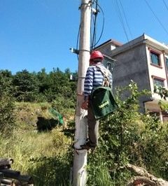在青山農改#2變臺區進行安全用電稽查