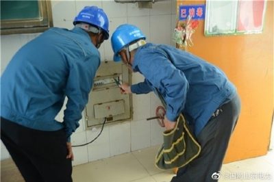 開學在即對學校重點檢查變壓器、配電室、插座等是否存在故障