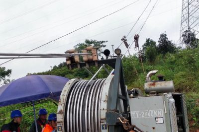 川南城際鐵路220千伏供電線路工程已全面進入架線階段