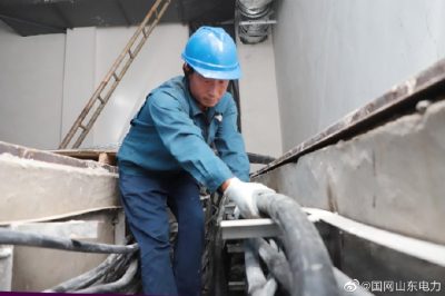 鋪設高壓電纜2300米，低壓電纜1100米