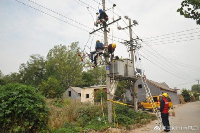 對(duì)10千伏和供5程臺(tái)線開展集中檢修，更換斷路器，安裝配變安裝
