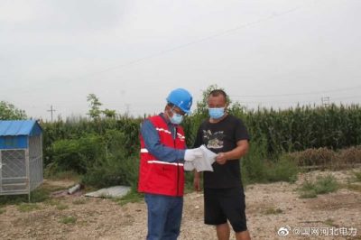來(lái)到辛集鎮(zhèn)辛集村宣傳用電安全知識(shí)
