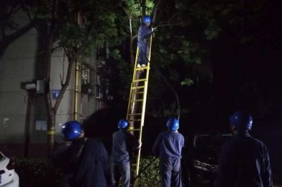 因地埋電纜突發故障連夜冒雨搶修
