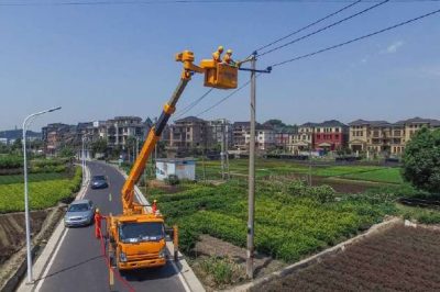 10千伏線路出現設備缺陷開展帶電消缺作業
