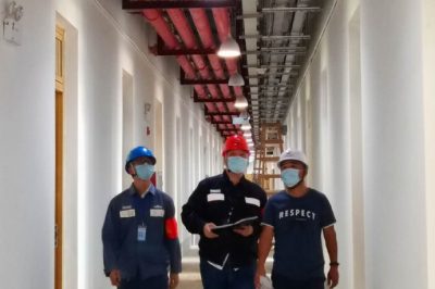 對廣東華商學院檢查用電設(shè)施線路，消除用電隱患