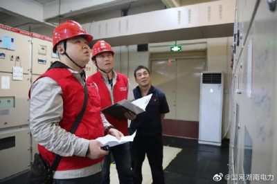 上門為當地中小企業開展用電安全檢查