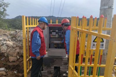 旅游景區竇王嶺對內部設備、供電線路、配電室進行仔細檢查