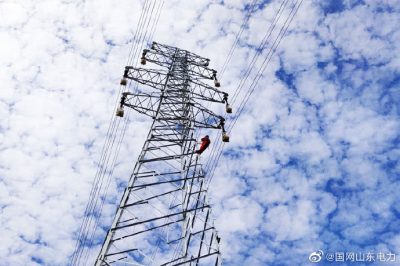 在110千伏上林送出工程D18、D19號段進(jìn)行附件安裝