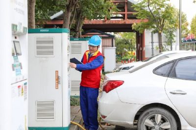 對蕭山區湘湖路老虎洞新能源充電站進行巡視檢查