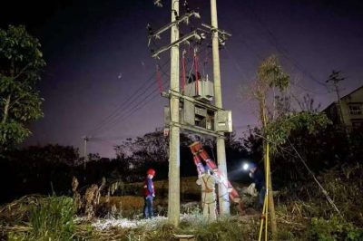 供電所組織人員上門查勘，搶修
