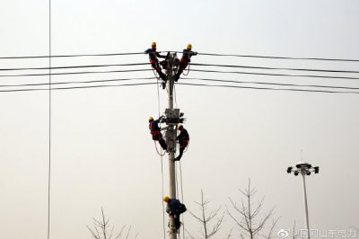 對轄區10千伏金波線進行檢修作業