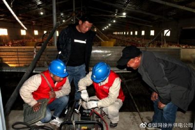 宣傳安全用電知識，現(xiàn)場講解漏電保護(hù)器、插座等常識