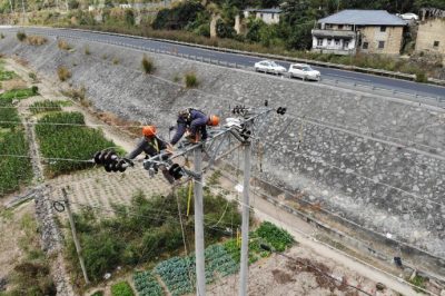 對巖泉街道薄岸村的高壓線路、設備進行缺陷查找