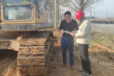 國網南京市溧水區供電公司對轄區現場施工進行安全宣傳