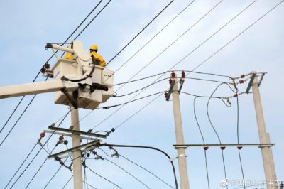 新增200千伏安配變實施帶電接火作業