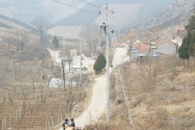 新增200千伏安變壓器1臺，新立15米電桿19基