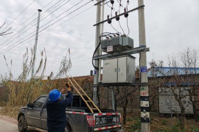 對舊城鎮云莊村煤改電線路設備進行巡視測溫