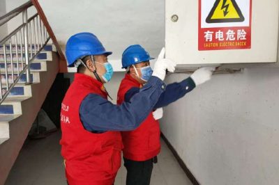 對轄區(qū)“煤改電”用戶電力線路、設備、表計等進行排查消缺